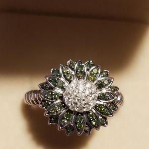 1ctw. Green and white diamonds